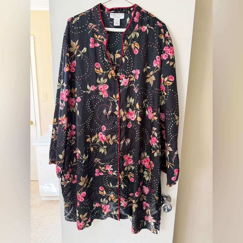 Vintage Morgan Taylor Short Black with floral Satin Feel Nightgown Sz 3x